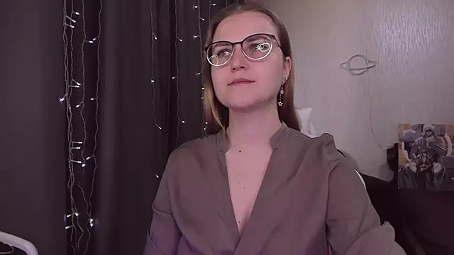 Snapshot of MissBrightShine chatting on 09-28-25, 10:20 MissBrightShine online show from 09-28-25, 10:20