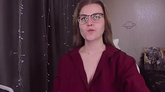 Snapshot of MissBrightShine chatting on 10-16-25, 10:05 MissBrightShine online show from 10-16-25, 10:05