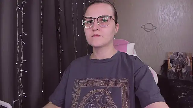 Snapshot of MissBrightShine chatting on 10-29-25, 11:56 MissBrightShine online show from 10-29-25, 11:56