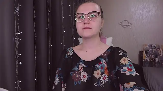 Snapshot of MissBrightShine chatting on 11-11-25, 10:15 MissBrightShine online show from 11-11-25, 10:15