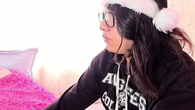 Snapshot of Satuurn_ chatting on 12-19-24, 07:40 Satuurn online show from 12-19-24, 07:40