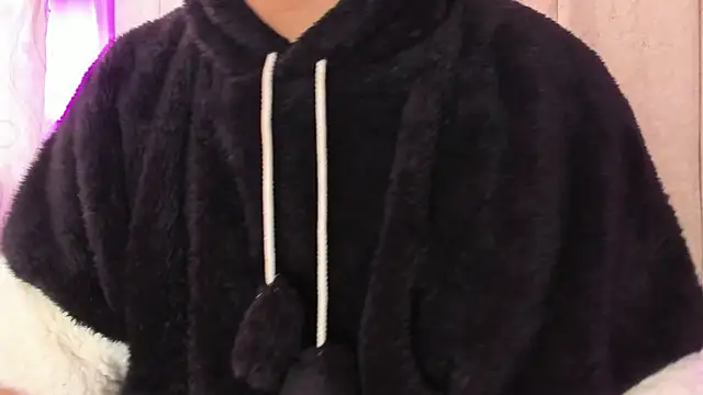 Snapshot of Satuurn_ chatting on 12-23-24, 04:28 Satuurn online show from 12-23-24, 04:28