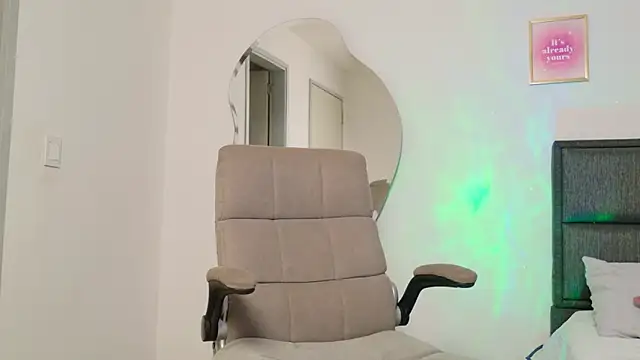 Snapshot of Mar_333 chatting on 03-10-25, 02:06 Mar 333 online show from 03-10-25, 02:06