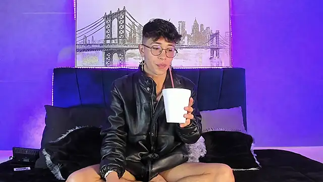 Snapshot of Andrew_thevil chatting on 12-11-24, 02:33 Andrew thevil online show from 12-11-24, 02:33