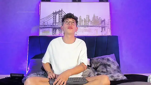 Snapshot of Andrew_thevil chatting on 12-11-24, 05:59 Andrew thevil online show from 12-11-24, 05:59