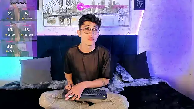 Snapshot of Andrew_thevil chatting on 01-12-25, 08:25 Andrew thevil online show from 01-12-25, 08:25