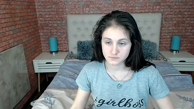 Holliy Cooper online show from 02-07-25, 03:19