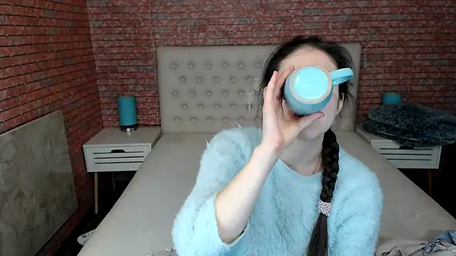 Holliy Cooper online show from 02-08-25, 09:35