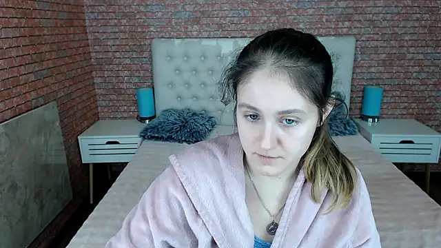 Holliy Cooper online show from 11-21-25, 08:13