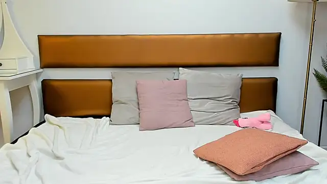 Snapshot of MissYvie chatting on 01-13-25, 12:02 MissYvie online show from 01-13-25, 12:02