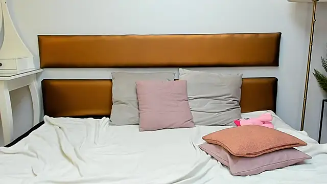 Snapshot of MissYvie chatting on 02-27-25, 10:04 MissYvie online show from 02-27-25, 10:04