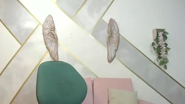 RoxanaCyrano  online show from 02-17-25, 09:30