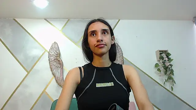 RoxanaCyrano  online show from 12-15-25, 07:29