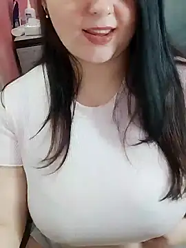 Snapshot of ErikaVlovely chatting on 12-22-24, 05:23 ErikaVlovely online show from 12-22-24, 05:23