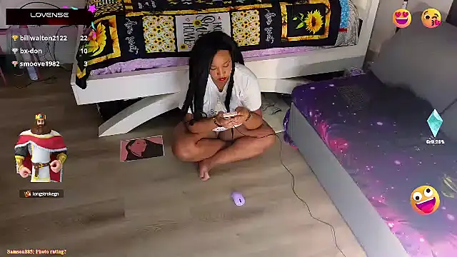 Snapshot of temptressbeauty24 chatting on 03-03-25, 10:06 temptressbeauty24 online show from 03-03-25, 10:06