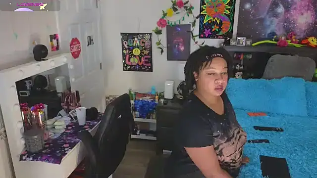 Snapshot of temptressbeauty24 chatting on 09-13-25, 11:04 temptressbeauty24 online show from 09-13-25, 11:04