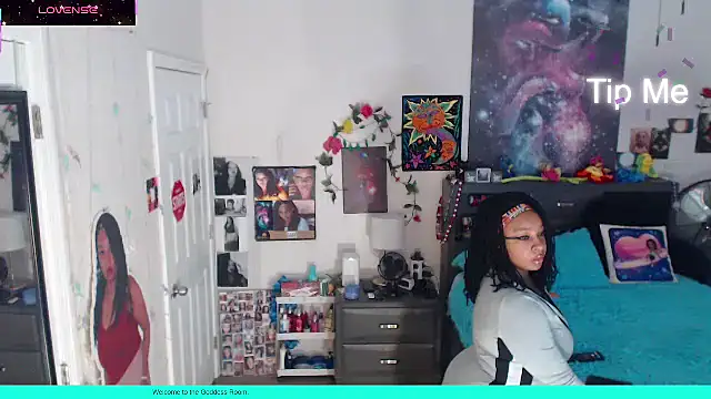 Snapshot of temptressbeauty24 chatting on 11-05-25, 04:01 temptressbeauty24 online show from 11-05-25, 04:01