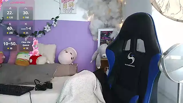 Snapshot of northly chatting on 10-10-25, 01:21 northly online show from 10-10-25, 01:21