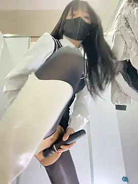 Snapshot of Asia-Lynn chatting on 01-05-25, 11:37 Asia-Lynn online show from 01-05-25, 11:37