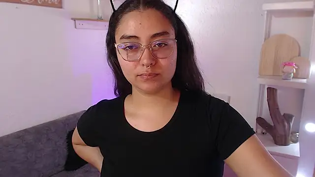 Snapshot of _Kim__M chatting on 11-18-25, 03:16 Kim M online show from 11-18-25, 03:16