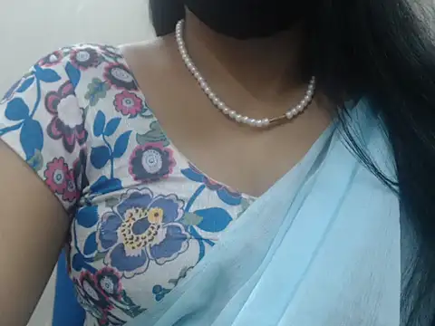 Snapshot of Lovely_Siri_23 chatting on 07-12-26, 08:00 Lovely Siri 23 online show from 07-12-26, 08:00