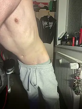 Snapshot of Using_Crew chatting on 03-04-26, 09:32 Using Crew online show from 03-04-26, 09:32