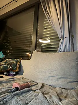 Snapshot of Bella-Tight chatting on 12-18-24, 07:04 Bella-Tight online show from 12-18-24, 07:04