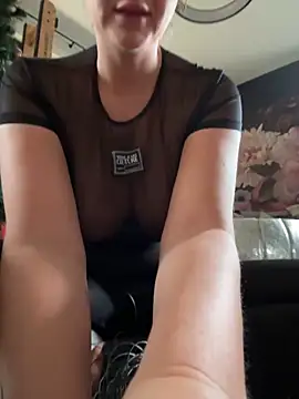 Snapshot of Bella-Tight chatting on 11-20-25, 09:20 Bella-Tight online show from 11-20-25, 09:20