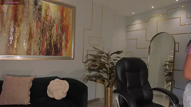 LizzHamilton   online show from 02-28-26, 05:03