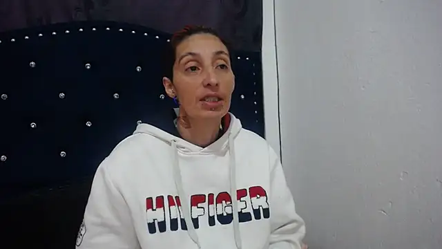 Snapshot of anyu1306 chatting on 12-18-24, 02:17 anyu1306 online show from 12-18-24, 02:17