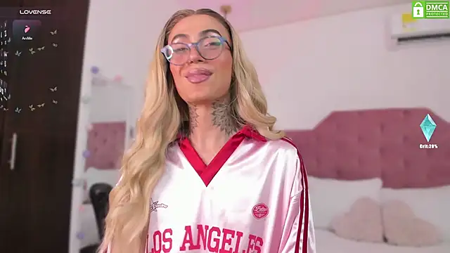 Snapshot of Miss_sagitario chatting on 03-10-25, 12:04 Miss sagitario online show from 03-10-25, 12:04