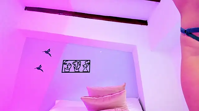 Laura Torres18 online show from 03-11-25, 12:22