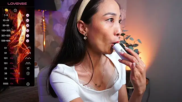 Snapshot of 1reisatumi_ chatting on 10-23-25, 01:32 1reisatumi online show from 10-23-25, 01:32