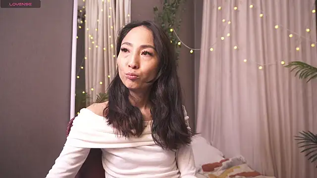 Snapshot of 1reisatumi_ chatting on 12-16-25, 09:09 1reisatumi online show from 12-16-25, 09:09