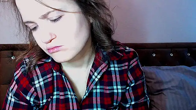 Snapshot of Sara4uu chatting on 02-15-26, 08:35 Sara4uu online show from 02-15-26, 08:35