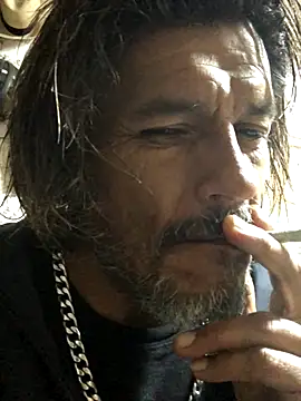 Snapshot of kvr27 chatting on 11-05-25, 12:21 kvr27 online show from 11-05-25, 12:21