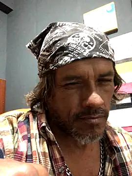 Snapshot of kvr27 chatting on 11-21-25, 12:43 kvr27 online show from 11-21-25, 12:43