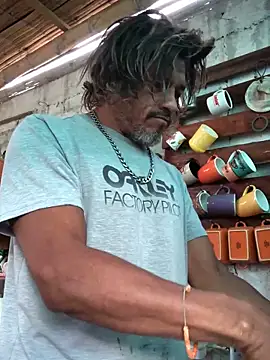 Snapshot of kvr27 chatting on 11-25-25, 11:54 kvr27 online show from 11-25-25, 11:54