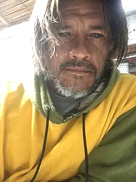 Snapshot of kvr27 chatting on 12-02-25, 11:04 kvr27 online show from 12-02-25, 11:04