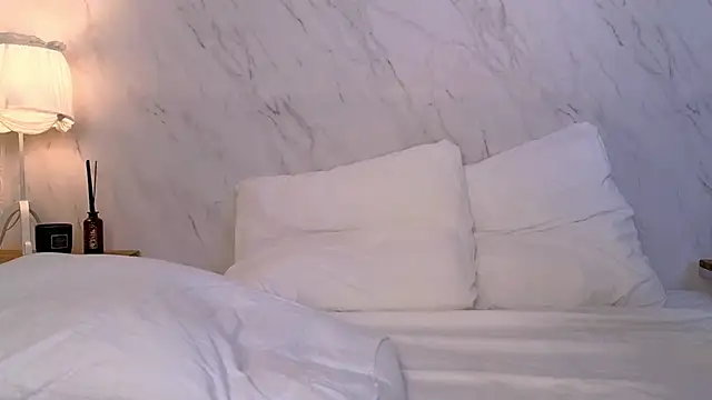 LOLALEWIS online show from 01-08-26, 03:53