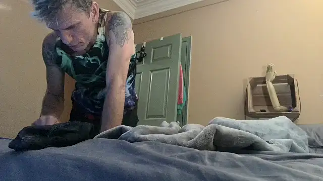 Snapshot of leahcimnikral chatting on 11-14-25, 07:29 leahcimnikral online show from 11-14-25, 07:29