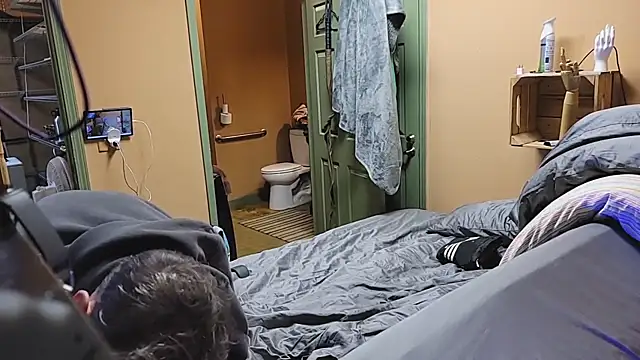 Snapshot of leahcimnikral chatting on 12-15-25, 05:23 leahcimnikral online show from 12-15-25, 05:23