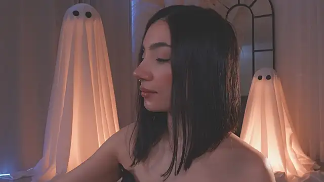 AmyArmstrong online show from 10-19-25, 02:18