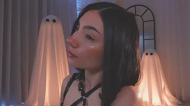 AmyArmstrong online show from 10-20-25, 02:28