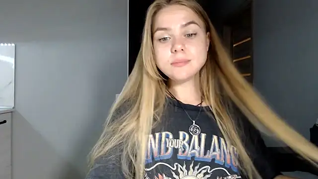 Snapshot of Sunbeam_ chatting on 06-15-26, 09:39 Sunbeam online show from 06-15-26, 09:39