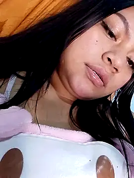 Snapshot of Candy_chloee chatting on 10-07-25, 01:36 Candy chloee online show from 10-07-25, 01:36