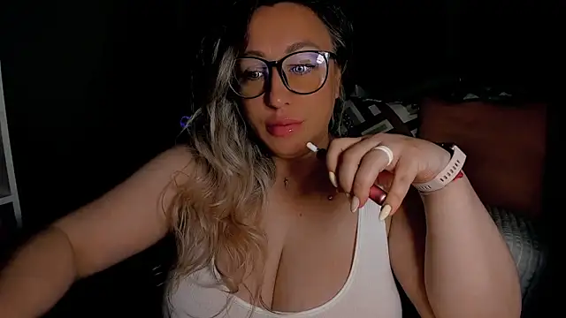 Snapshot of CumOnMy_Tits chatting on 06-15-26, 01:19 CumOnMy Tits online show from 06-15-26, 01:19