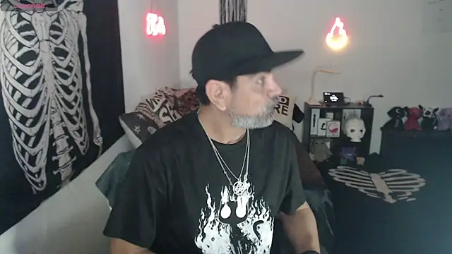 soyelcarlitos  online show from 06-15-26, 06:37