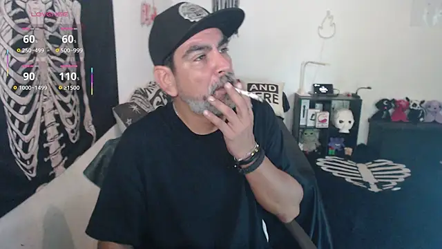 soyelcarlitos  online show from 06-15-26, 10:01