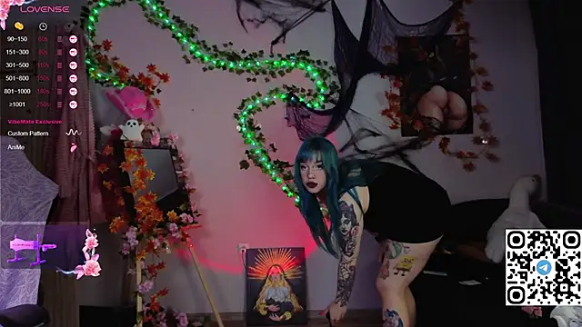 Snapshot of Silvia_Santorskii chatting on 10-20-25, 07:31 Silvia Santorskii online show from 10-20-25, 07:31